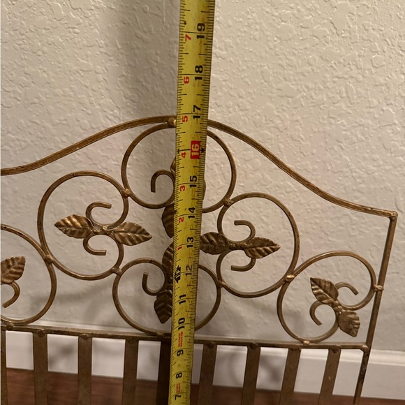 Hollywood Regency Antique Brass Gold Metal Magazine Rack Decorative Scrollwork - Picture 11 of 13